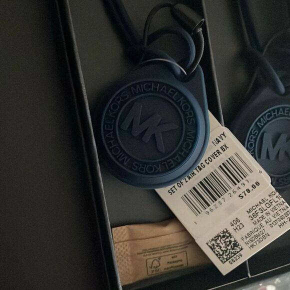 New in box Michael kors navy blue pair of rubber air tags $78 MSRP - Picture 5 of 9